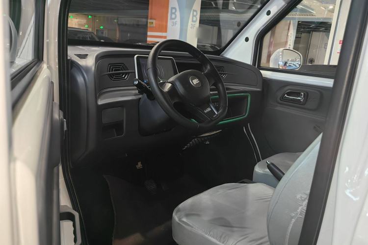 Used Chengshi 01 2023 Light Edition 1.5kW Charging Single-Row Closed-Body 2-Seater Cargo Van Interior 1