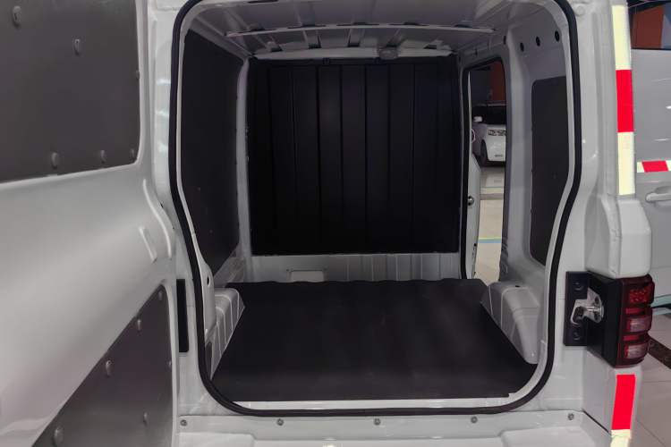 Used Chengshi 01 2023 Light Edition 1.5kW Charging Single-Row Closed-Body 2-Seater Cargo Van Interior 8