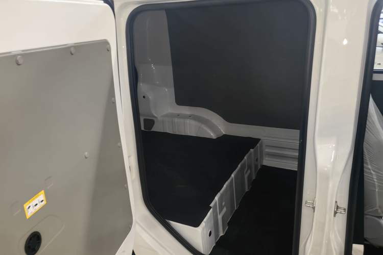 Used Chengshi 01 2023 Light Edition 1.5kW Charging Single-Row Closed-Body 2-Seater Cargo Van Interior 9