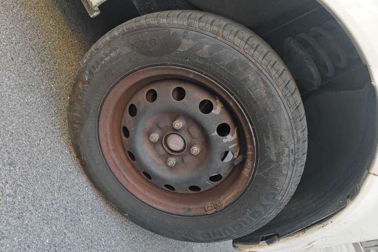 Used Chengshi 01 2023 Shuxiang Edition 3.3KW Charging Single-Row Closed Cargo Van with 2 Seats Right Front Wheel Hub