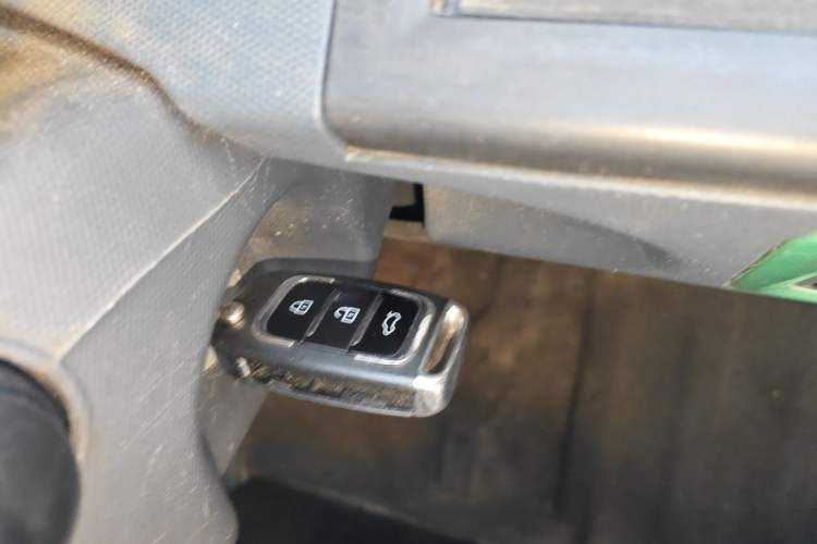Used Chengshi 01 2023 Shuxiang Edition 3.3KW Charging Single-Row Closed Cargo Van with 2 Seats Vehicle Key