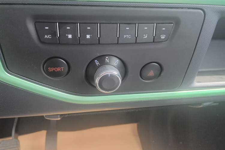 Used Chengshi X2 2022 Wealth Edition Single-Row Box-Type Transport Vehicle Gear Lever