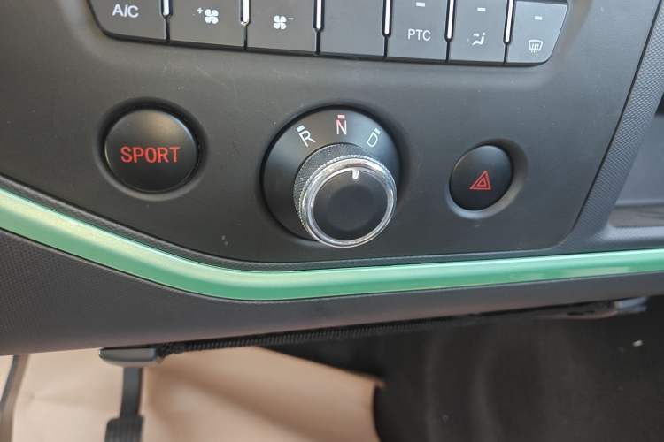 Used Chengshi X2 2022 Wealth Edition Single-Row Box-Type Transport Vehicle Gear Lever