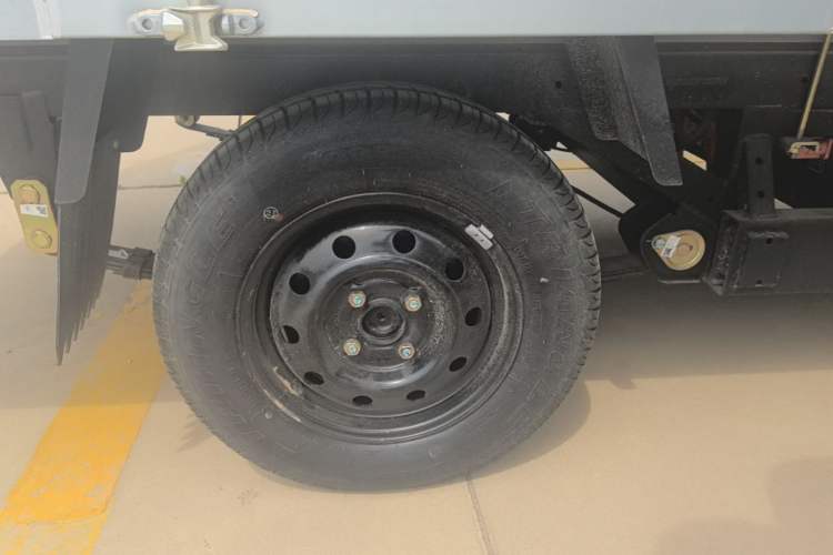 Used Chengshi X2 2022 Wealth Edition Single-Row Box-Type Transport Vehicle Right Rear Wheel Hub