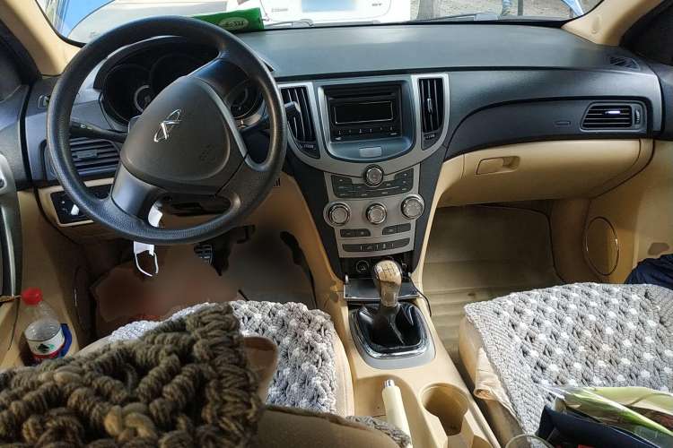 Used Chery A3 2010 Restyled Sedan 1.6L Manual – Entry-Level Trim Center Console