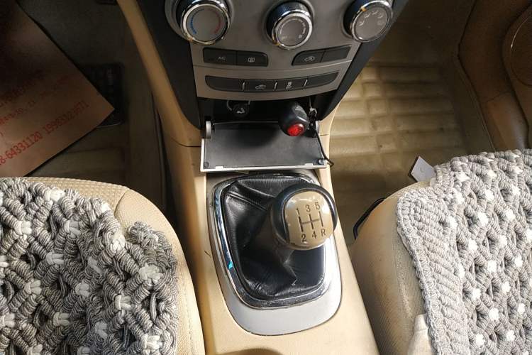Used Chery A3 2010 Restyled Sedan 1.6L Manual – Entry-Level Trim Gear Lever