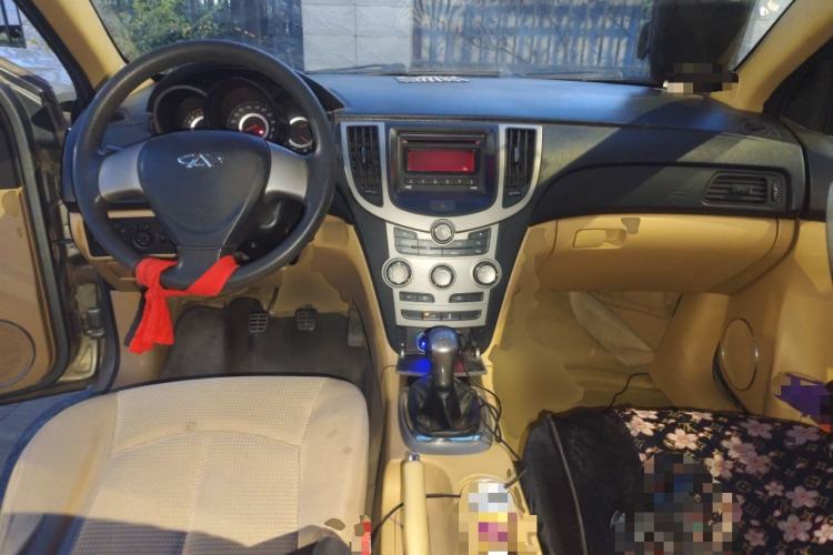 Used Chery A3 2010 Restyled Sedan 1.6L Manual – Entry-Level Trim Center Console