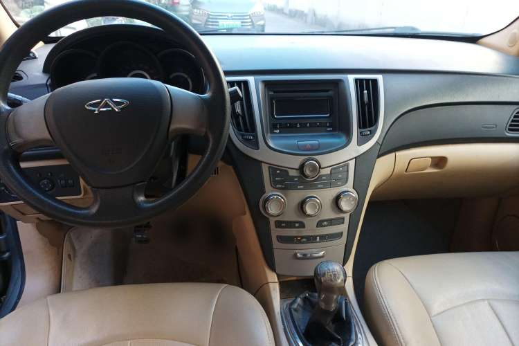 Used Chery A3 2010 Restyled Sedan 1.6L Manual – Entry-Level Trim Center Console