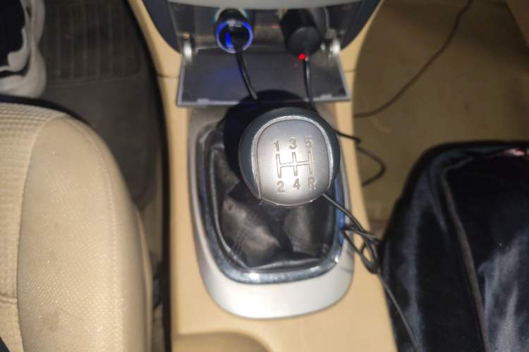 Used Chery A3 2010 Restyled Sedan 1.6L Manual – Entry-Level Trim Gear Lever