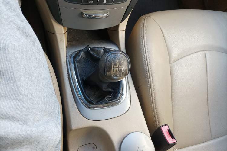 Used Chery A3 2010 Restyled Sedan 1.6L Manual – Entry-Level Trim Gear Lever