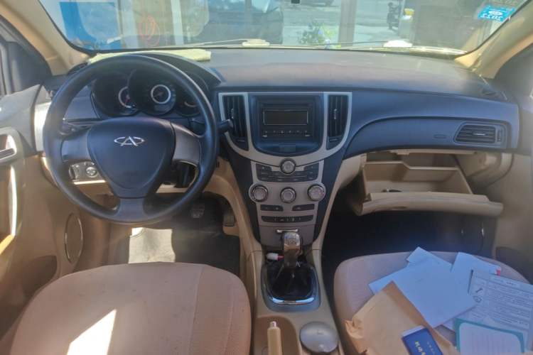 Used Chery A3 2010 Restyled Sedan 1.6L Manual – Entry-Level Trim Center Console