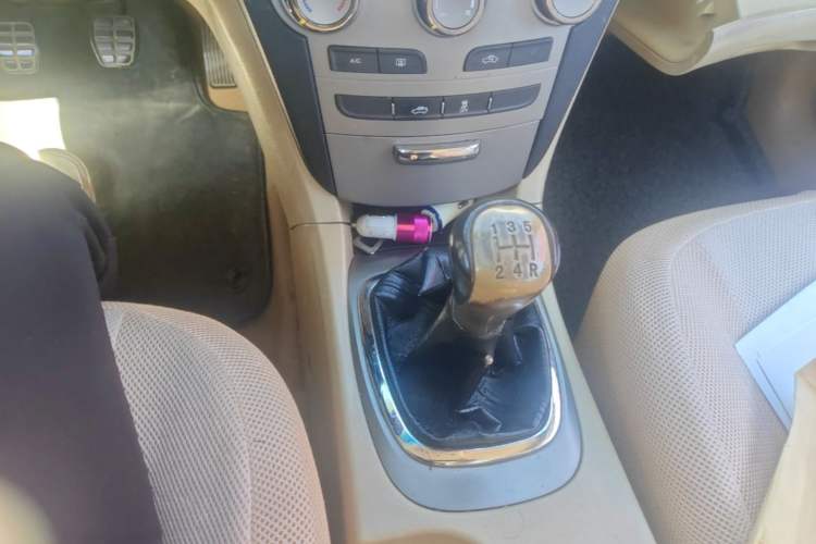 Used Chery A3 2010 Restyled Sedan 1.6L Manual – Entry-Level Trim Gear Lever