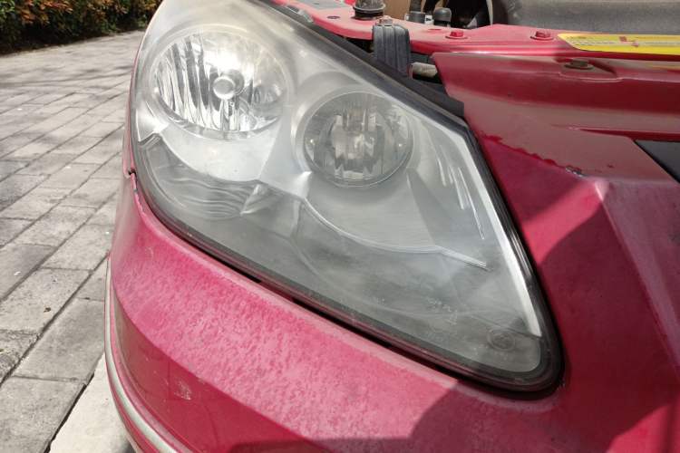 Used Chery A3 2010 Facelifted Hatchback 1.8L Automatic – Ambition Trim Right Front Headlight
