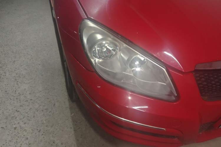 Used Chery A3 2010 Facelifted Hatchback 1.6L Manual – Ambition Trim Right Front Headlight