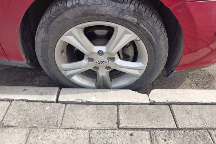 Used Chery A3 2010 Facelifted Hatchback 1.8L Automatic – Ambition Trim Right Front Wheel Hub