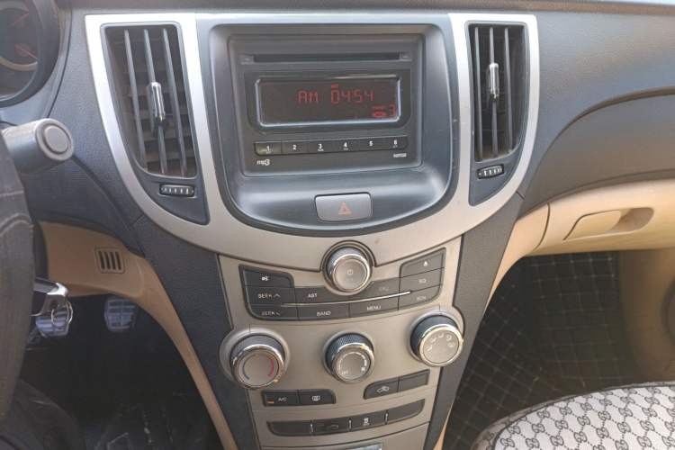 Used Chery A3 2010 Restyled Sedan 1.6L Manual – Entry-Level Trim Audio And AC Panel