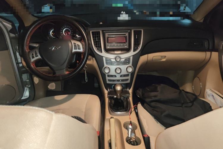 Used Chery A3 2010 Restyled Sedan 1.6L Manual – Entry-Level Trim Center Console