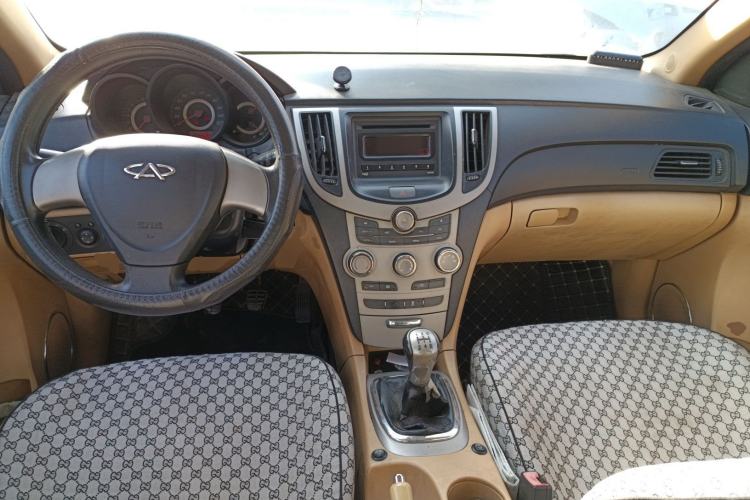 Used Chery A3 2010 Restyled Sedan 1.6L Manual – Entry-Level Trim Center Console