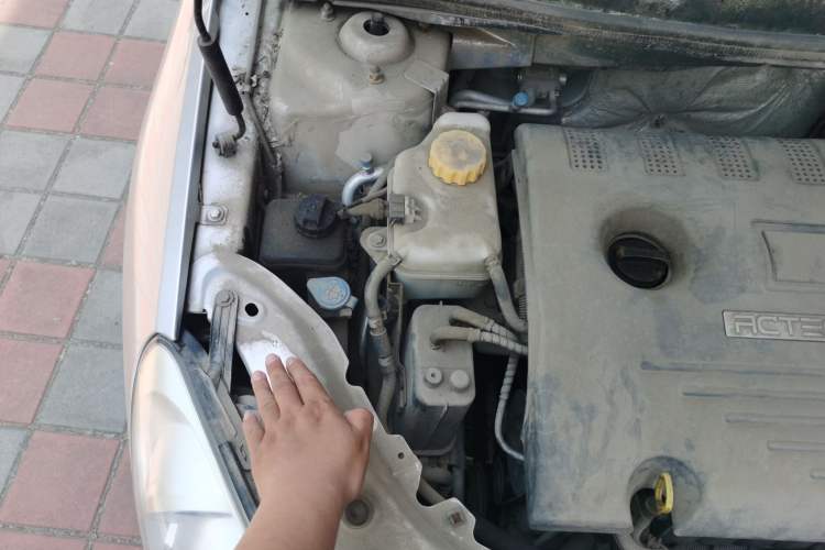 Used Chery A3 2010 Facelifted Hatchback 1.6L Manual – Ambition Trim Engine Bay Right