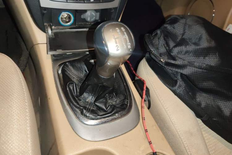 Used Chery A3 2010 Restyled Sedan 1.6L Manual – Entry-Level Trim Gear Lever