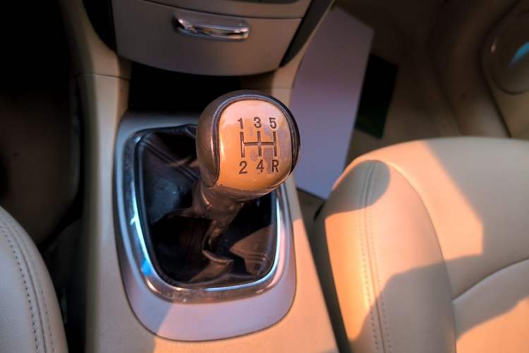 Used Chery A3 2010 Facelifted Hatchback 1.6L Manual – Ambition Trim Gear Lever