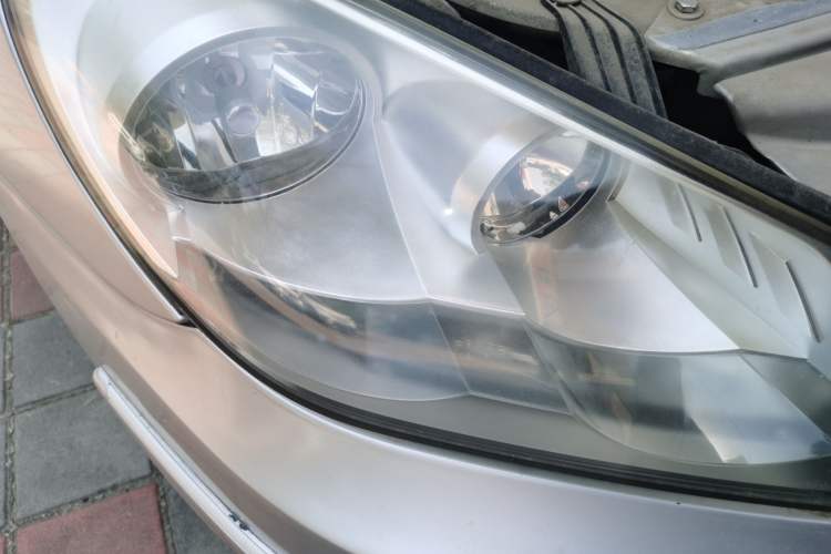 Used Chery A3 2010 Facelifted Hatchback 1.6L Manual – Ambition Trim Right Front Headlight