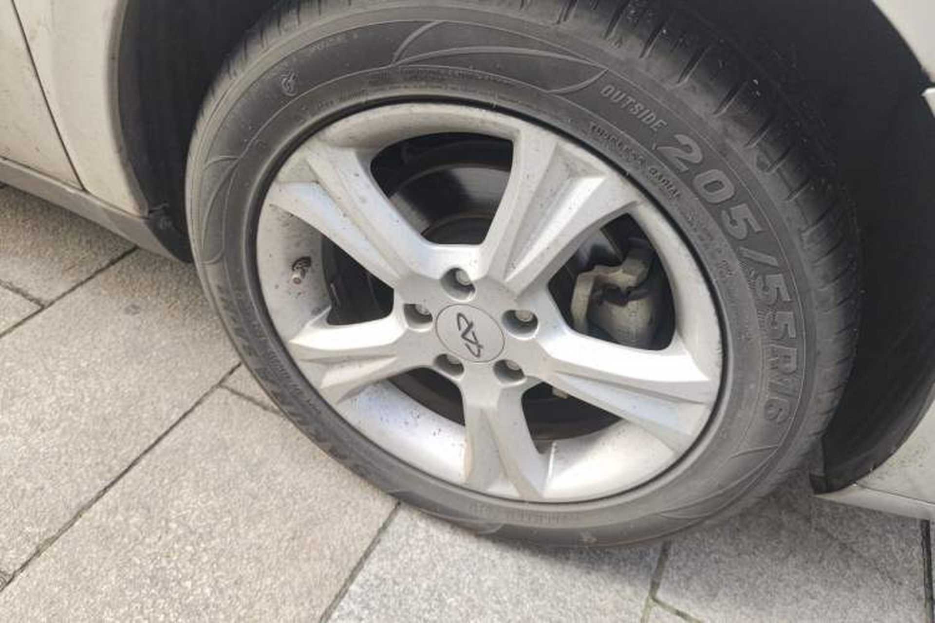 Used Chery A3 2010 Facelifted Hatchback 1.6L Manual Luxury Version Right Front Wheel Hub