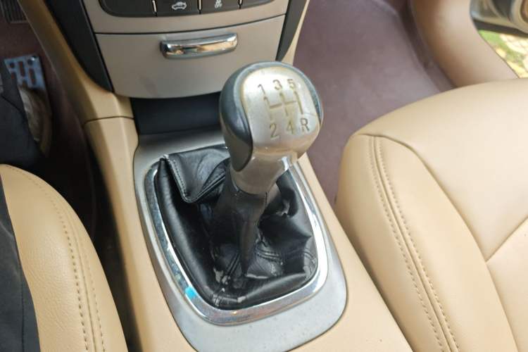 Used Chery A3 2010 Restyled Sedan 1.6L Manual – Entry-Level Trim Gear Lever