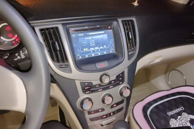 Used Chery A3 2012 Hatchback 1.6L CVT Entry Model Audio And AC Panel