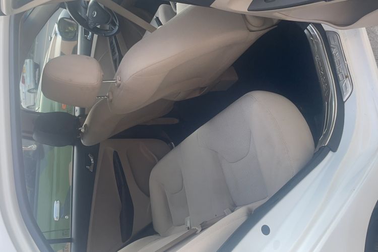 Used Chery Arrizo 3 2015 1.5L Manual High-End Version Interior 2