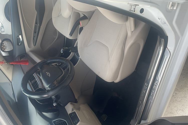 Used Chery Arrizo 3 2015 1.5L Manual High-End Version Interior 3