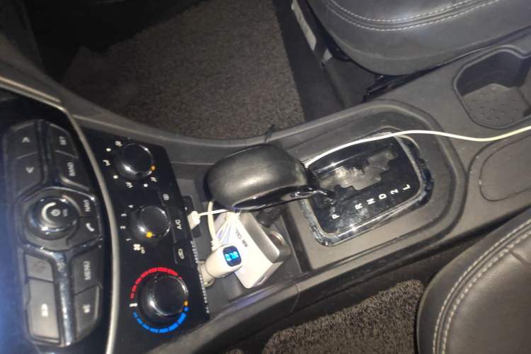 Used Chery Arrizo 3 2015 1.5L Automatic "Gouxuan" Edition Gear Lever