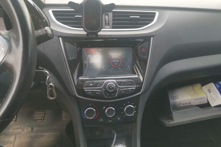 Used Chery Arrizo 3 2015 1.5L Manual High-End Version Audio And AC Panel