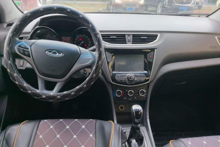 Used Chery Arrizo 3 2015 1.5L Manual - Stylish Edition Center Console