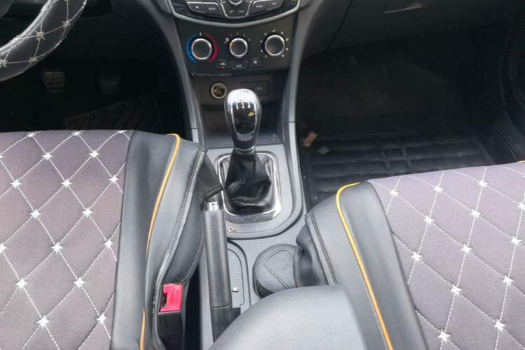 Used Chery Arrizo 3 2015 1.5L Manual - Stylish Edition Gear Lever