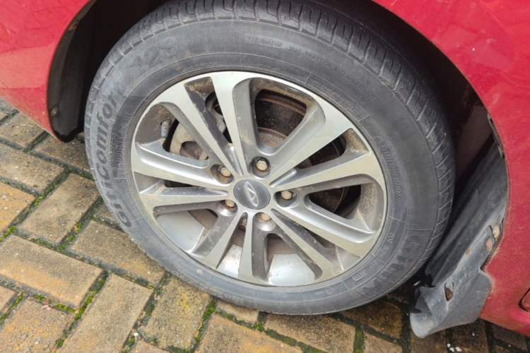 Used Chery Arrizo 3 2015 1.5L Manual - Stylish Edition Left Front Wheel Hub