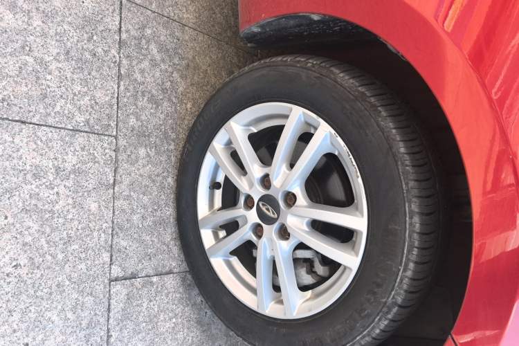 Used Chery Arrizo 3 2015 1.5L Manual - Cool Edition Right Front Wheel Hub