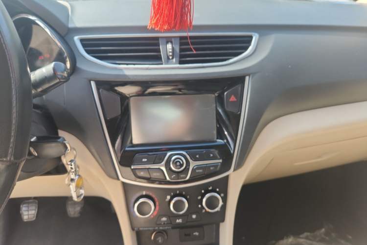 Used Chery Arrizo 3 2015 1.5L Manual High-End Version Audio And AC Panel