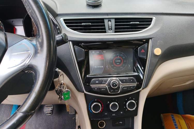 Used Chery Arrizo 3 2015 1.5L Manual High-End Version Audio And AC Panel