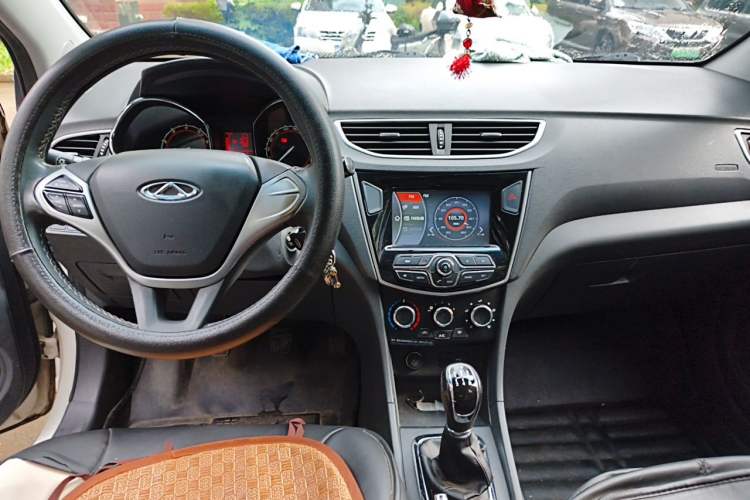 Used Chery Arrizo 3 2015 1.5L Manual High-End Version Center Console