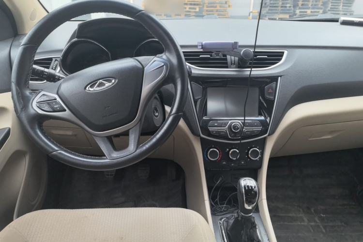 Used Chery Arrizo 3 2015 1.5L Manual - Powerful Version Center Console