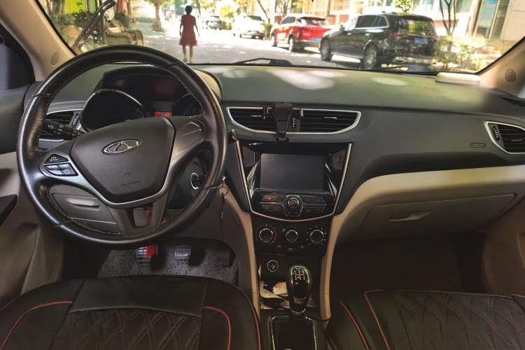 Used Chery Arrizo 3 2015 1.5L Manual High-End Version Center Console