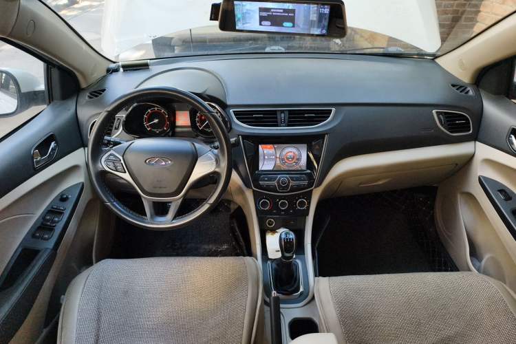 Used Chery Arrizo 3 2015 1.5L Manual - Powerful Version Center Console