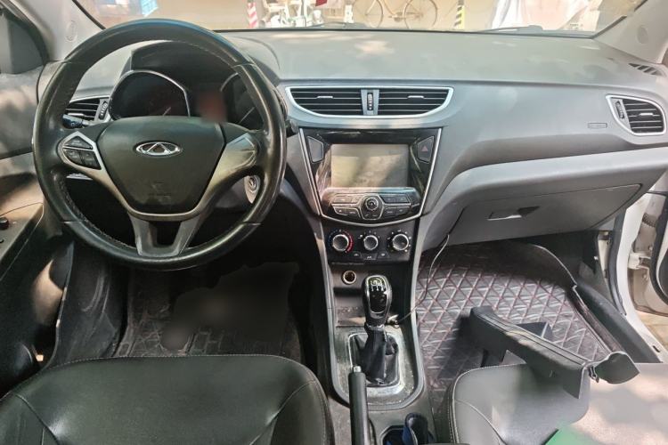 Used Chery Arrizo 3 2015 1.5L Manual - Stylish Edition Center Console