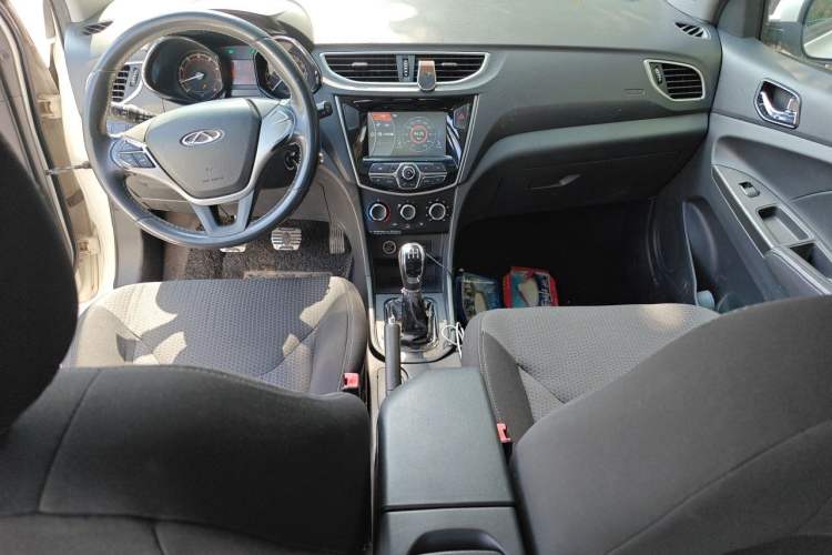 Used Chery Arrizo 3 2015 1.5L Manual - Powerful Version Center Console