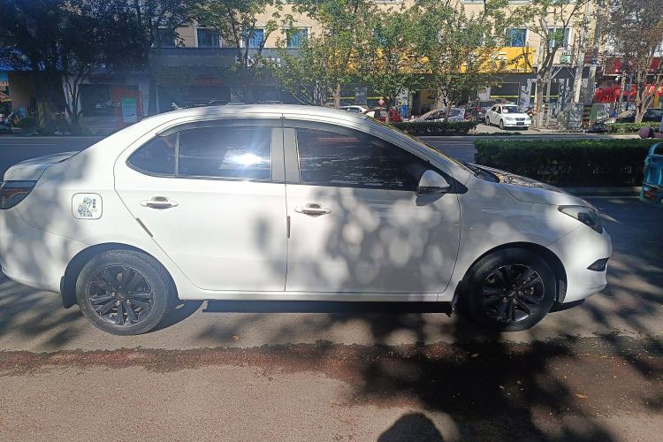 Used Chery Arrizo 3 2015 1.5L Manual High-End Version Exterior 2