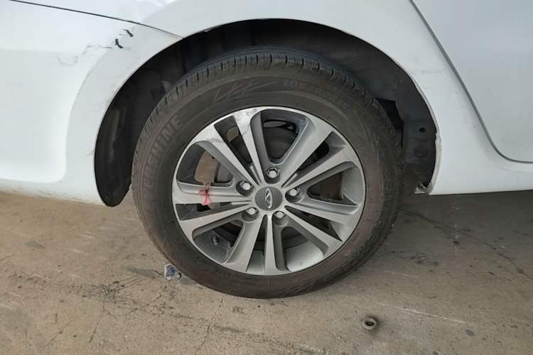 Used Chery Arrizo 3 2015 1.5L Manual High-End Version Exterior 5