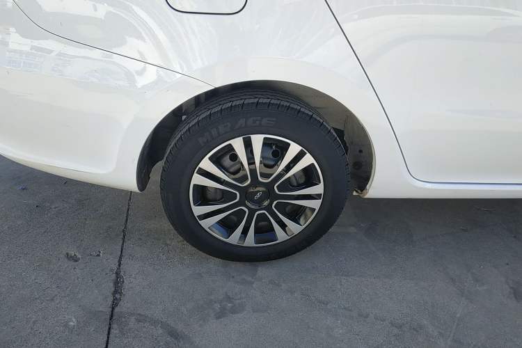 Used Chery Arrizo 3 2015 1.5L Manual Genuine Version Exterior 8
