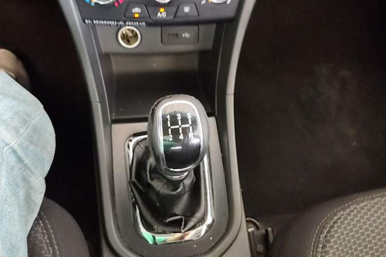 Used Chery Arrizo 3 2015 1.5L Manual High-End Version Gear Lever