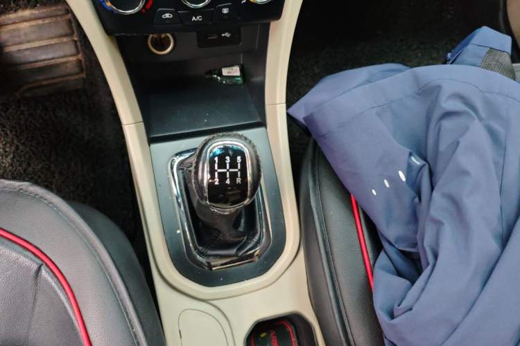 Used Chery Arrizo 3 2015 1.5L Manual High-End Version Gear Lever